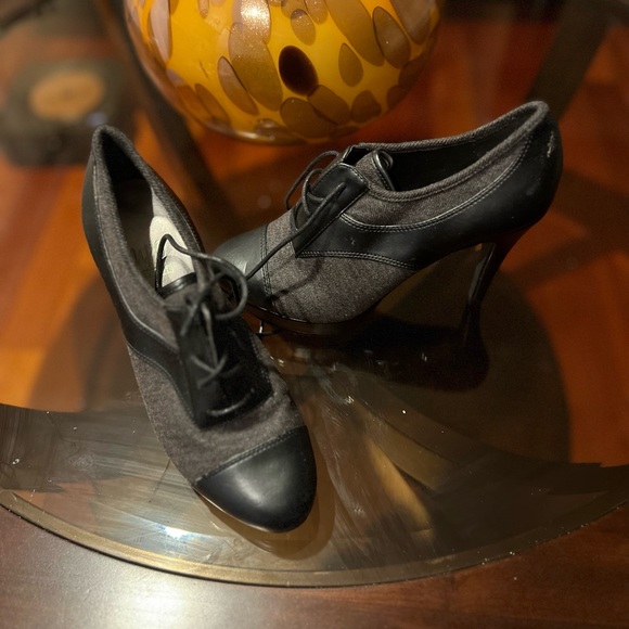 Black heels - Picture 1 of 1